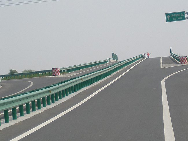 资阳高速公路护栏的材质与规格