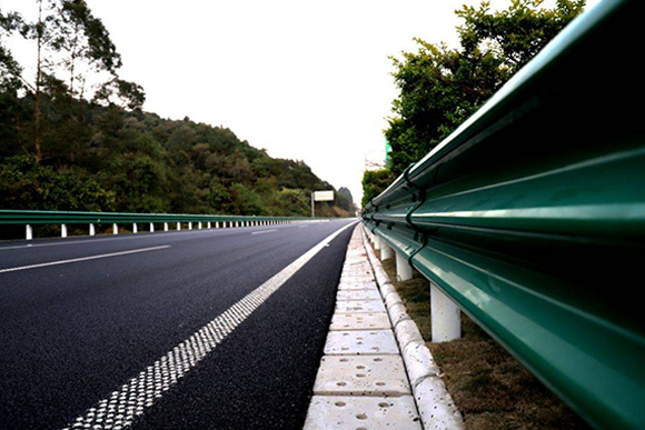 资阳高速公路护栏的常用类型